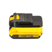 Lade das Bild in den Galerie-Viewer, DeWalt 20V auf Chicago Electric 18V Batterieadapter