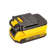Lade das Bild in den Galerie-Viewer, DeWalt 20V auf Chicago Electric 18V Batterieadapter