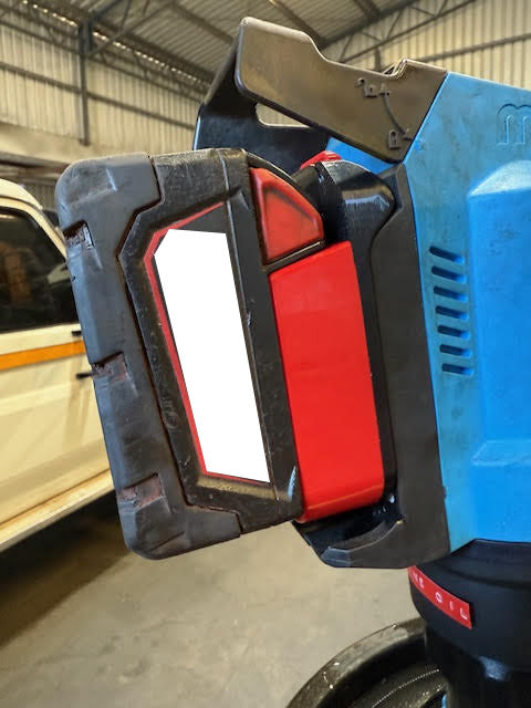 Milwaukee 18V auf MacNaught 18V Akkuadapter (Pumpe, Fettpresse)