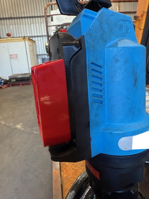 Milwaukee 18V auf MacNaught 18V Akkuadapter (Pumpe, Fettpresse)