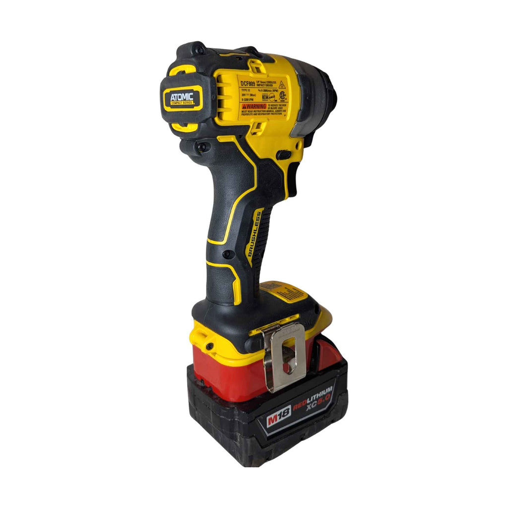 Milwaukee M18 auf DeWalt 20V MAX Akkuadapter