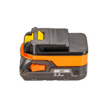 Lade das Bild in den Galerie-Viewer, RIDGID 18V to Chicago Electric 18V Battery Adapter
